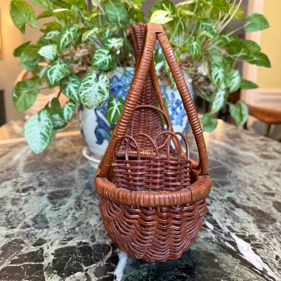 Vtg MCM Wicker Rattan Swan Duck Goose Bird Basket with Handle Wooden Bill - Picture 3 of 9